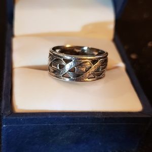 Silver cigar band ring